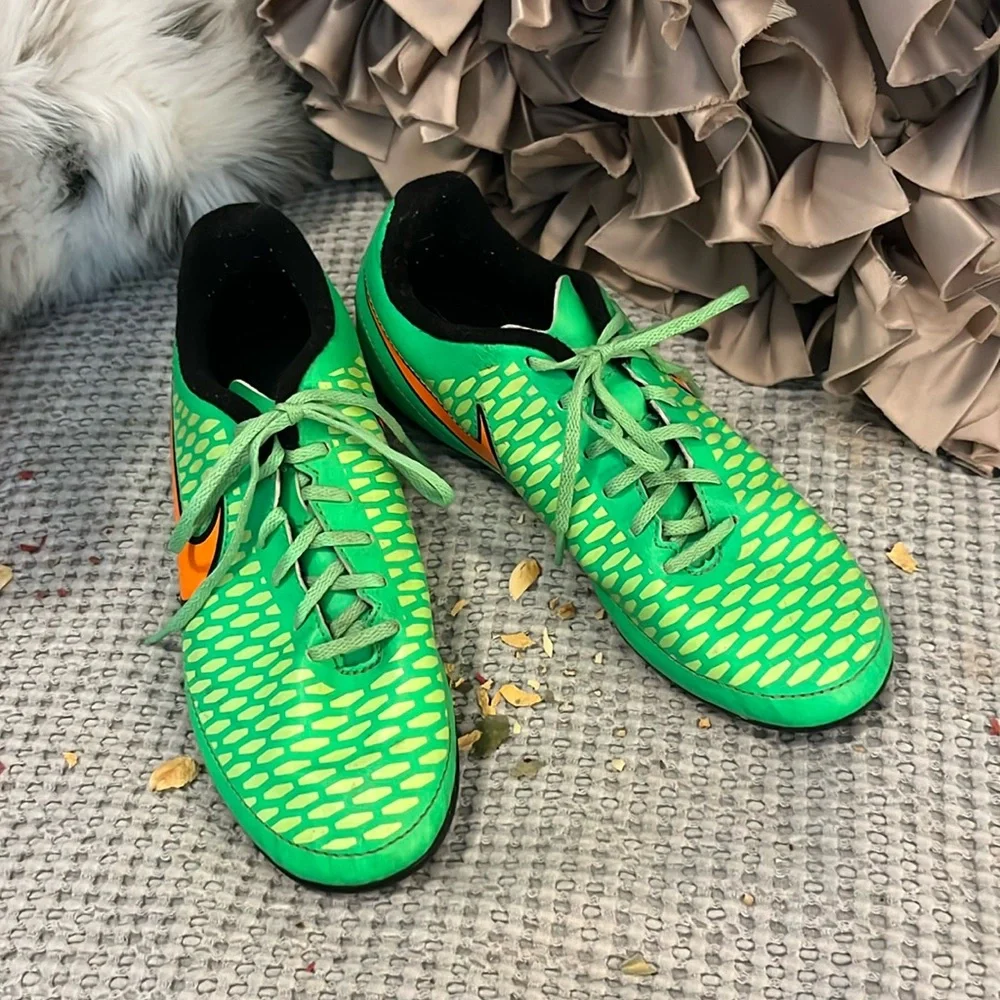 Nike Jr Magista Lime Green  & Orange Youth Soccer Cleats Sz 3.5